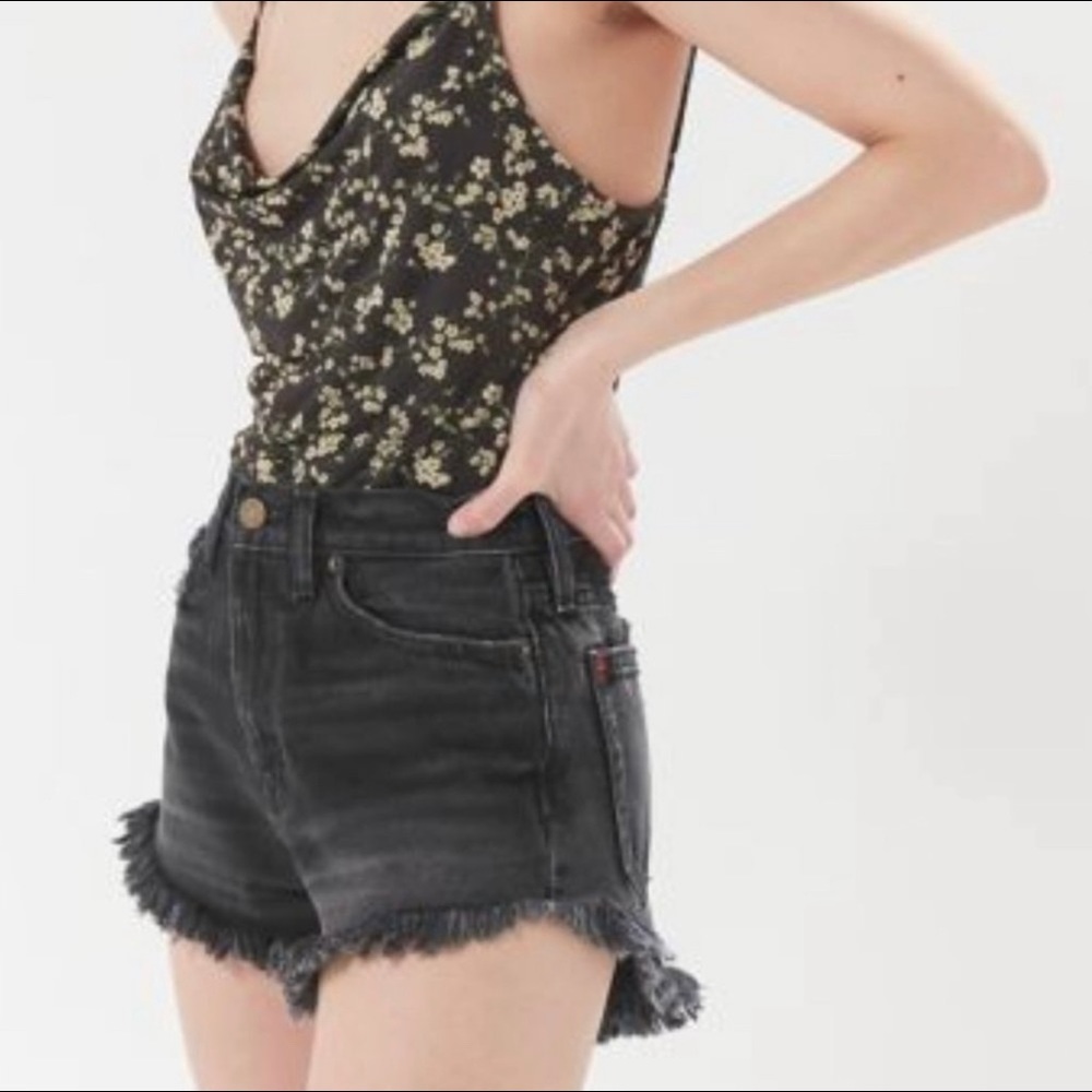 BDG Girlfriend High Rise Denim Shorts Washed Black